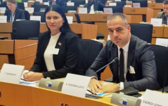 3. децембар 2024.  Народни посланици Никола Радосављевић и Тијана Давидовац 